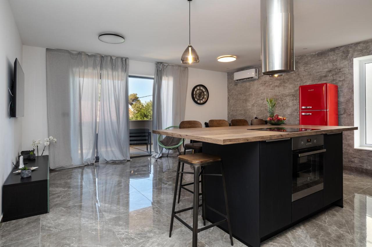 Luxury Tinel Apartment Mimice